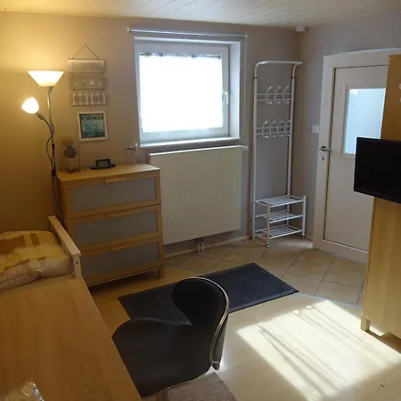 Voll Eingerichtete 1,5 Zi, Ug *